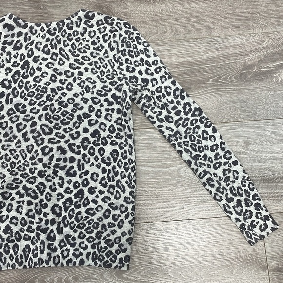 Old Navy Stretch Cardigan Long Sleeve Grey Animal Leopard Print S - Picture 16 of 16